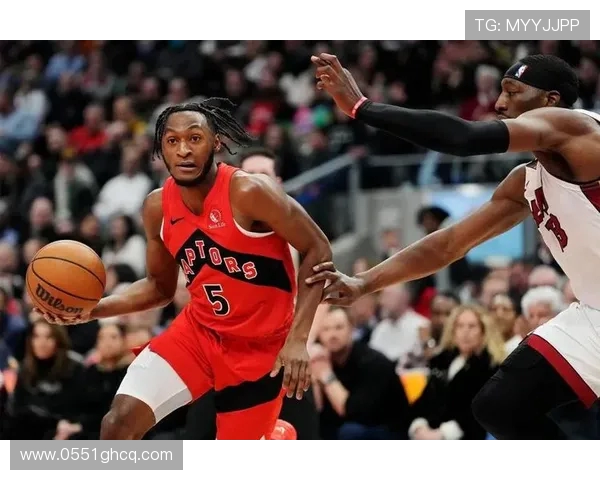 伊曼纽尔奎克利：篮球场上的闪耀新星与未来之路