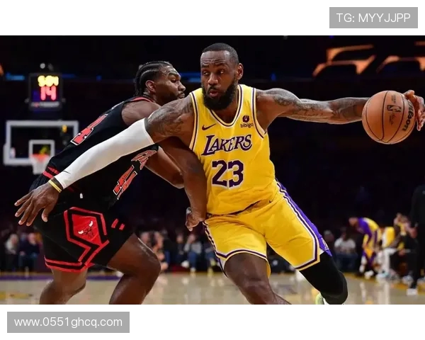 夏季联赛精彩对决湖人队与公牛队的巅峰之战回顾与分析